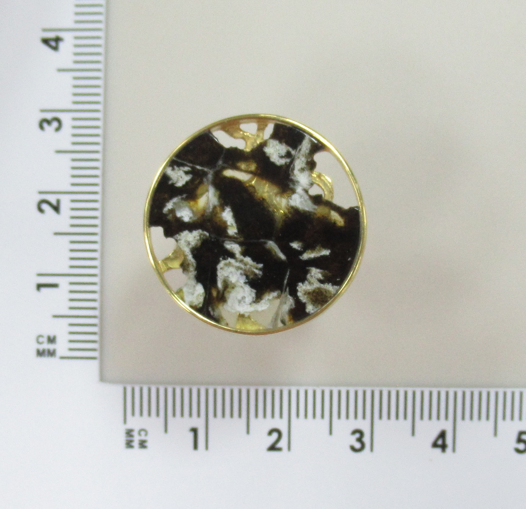 Серебряное кольцо с янтарем